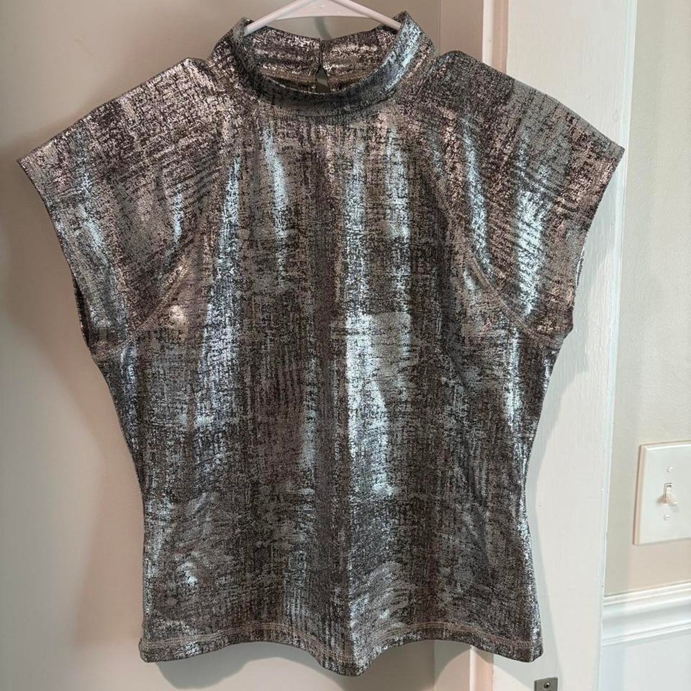 Viewing 1-25 of 149
nthropologie pilcro silver metallic blouse, size Medium
